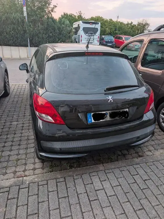 Gebraucht Peugeot 207 95 PS (69 kW) 2012 Schwarz Limousine