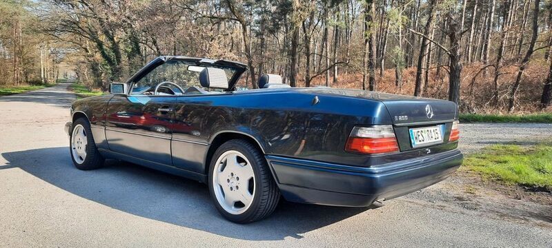 Schwarz Gebraucht 1997 Mercedes E200 AMG Cabrio | 18.900 € (Etwas zu teuer) - Bild 1/4