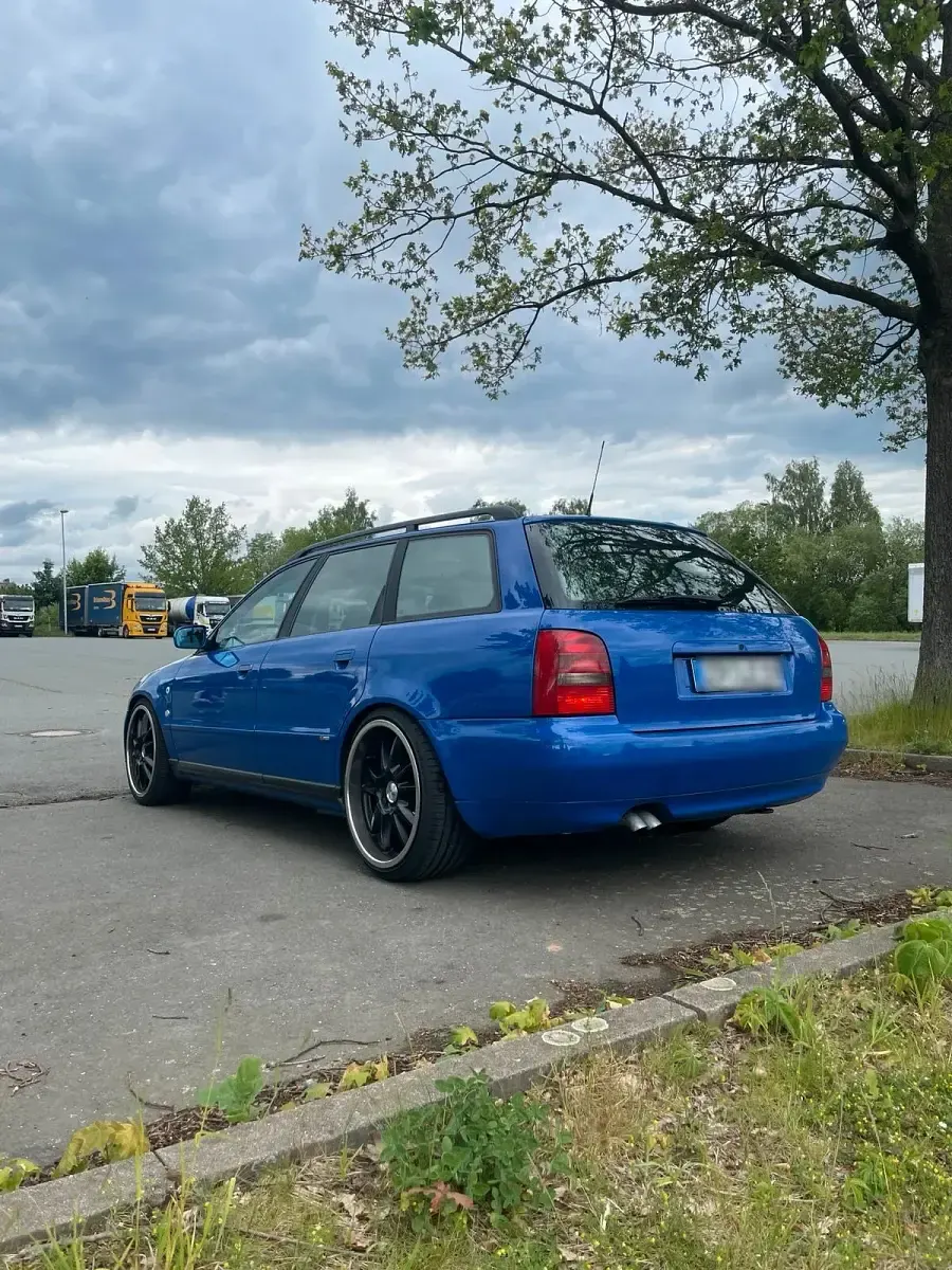 Usata Audi A4 110 CV (80 kW) 1996 Blu Station wagon
