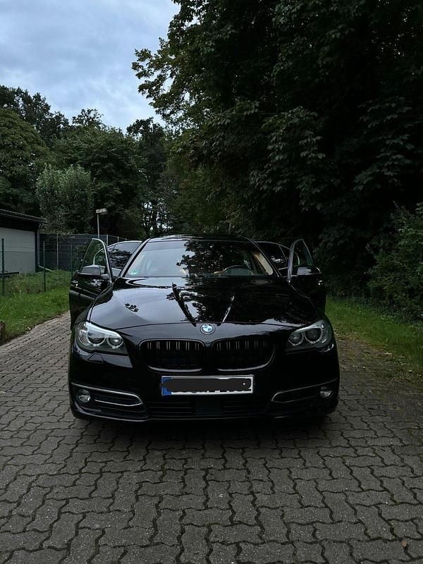 Schwarz Gebraucht 2013 BMW 530 Luxury Line Limousine | 19.700 € - Bild 1/4