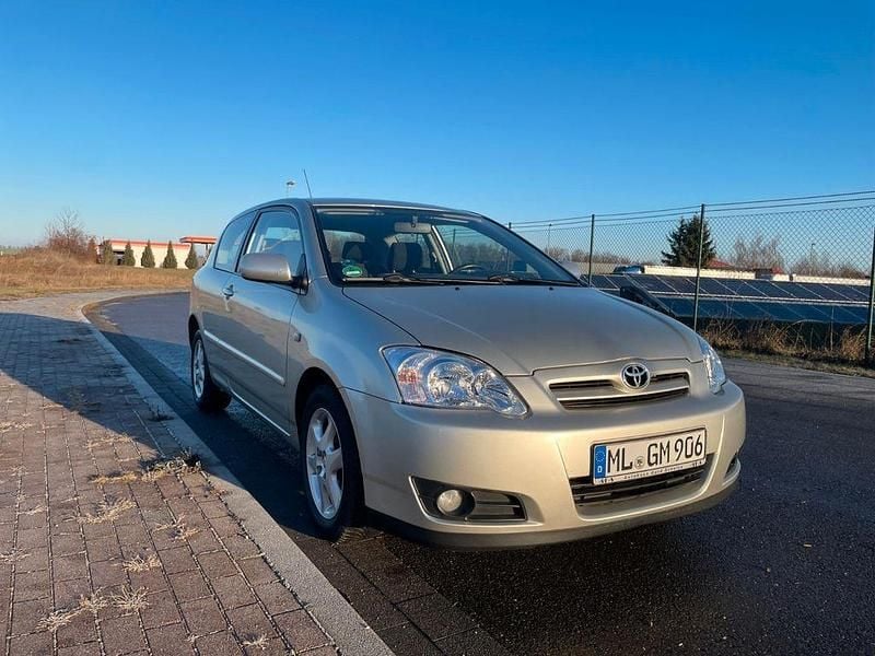 Silber Gebraucht 2006 Toyota Corolla Edition Limousine | 3.999 € (Fairer Preis) - Bild 1/4