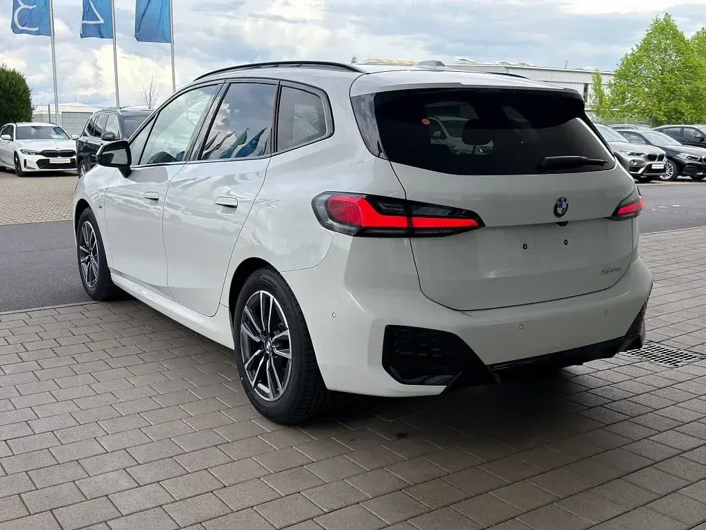 Gebraucht BMW 220 Active Tourer M Sport 150 PS (110 kW) 2025 Alpinweiß uni Van / Kleinbus