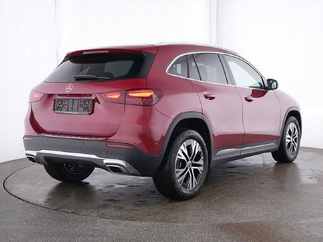 Rot / manufaktur patagonienrot (metallic) Gebraucht 2024 Mercedes GLA200 Advanced SUV | 37.790 € (Fairer Preis) - Bild 1/4