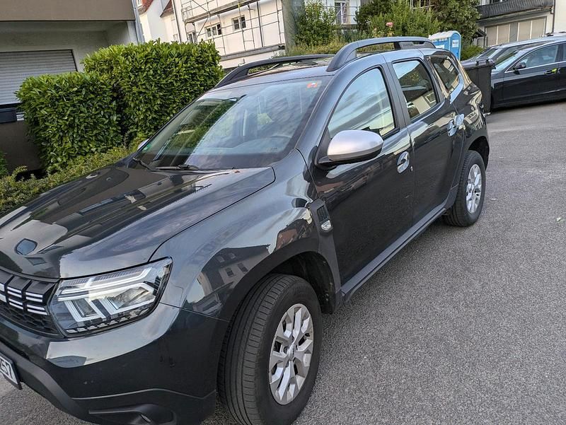 Grau Gebraucht 2024 Dacia Duster SUV | 16.399 € (Superpreis) - Bild 1/4