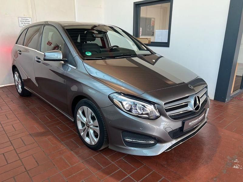 Gebraucht Mercedes B200 156 PS (114 kW) 2018 Grau Van / Kleinbus