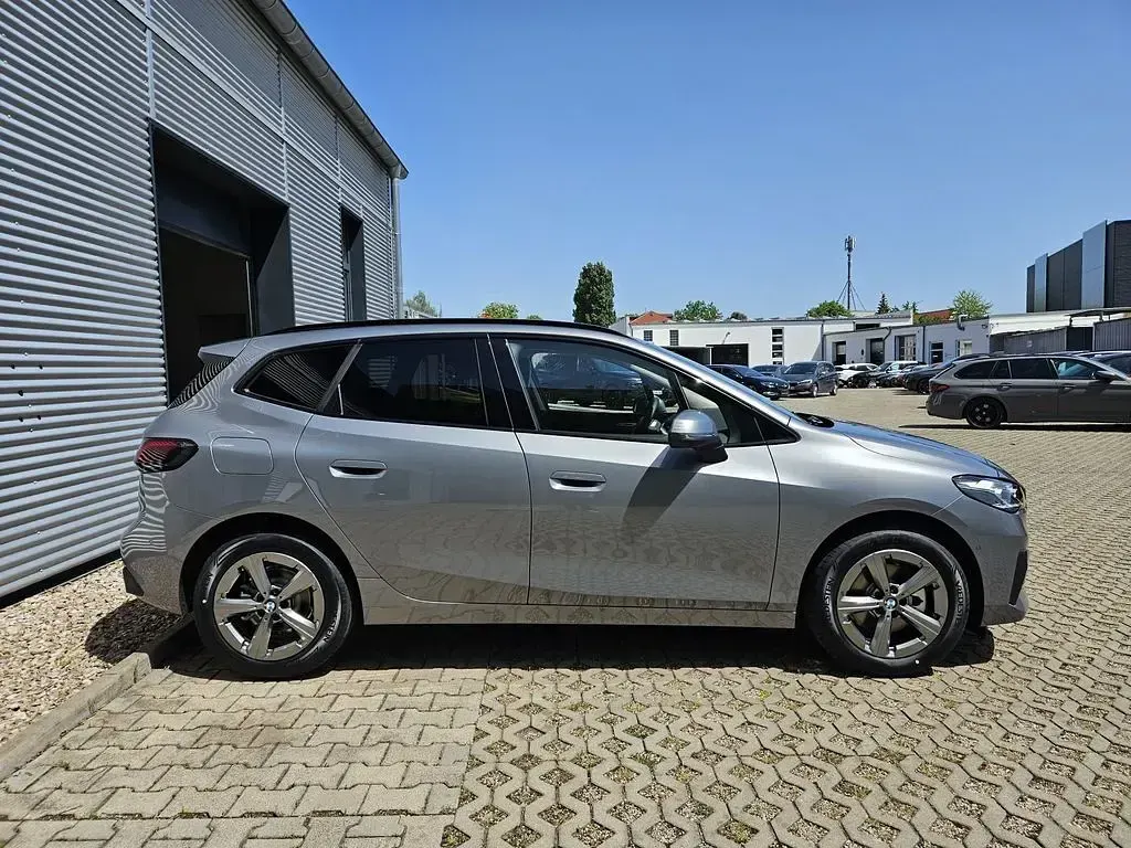 Neu BMW 218 Sport Line 136 PS (100 kW) 2026 Grau Coupé