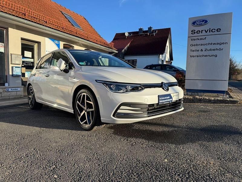 Gebraucht VW Golf VII Style 150 PS (110 kW) 2021 Weiß Kleinwagen