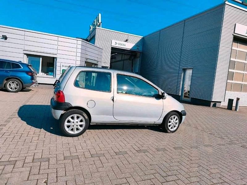 Second-hand Renault Twingo 58 CP (42 kW) 2003 Argintiu Hatchback