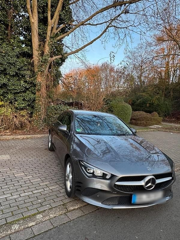 Grau Gebraucht 2023 Mercedes CLA180 Limousine | 29.999 € (Teuer) - Bild 1/4