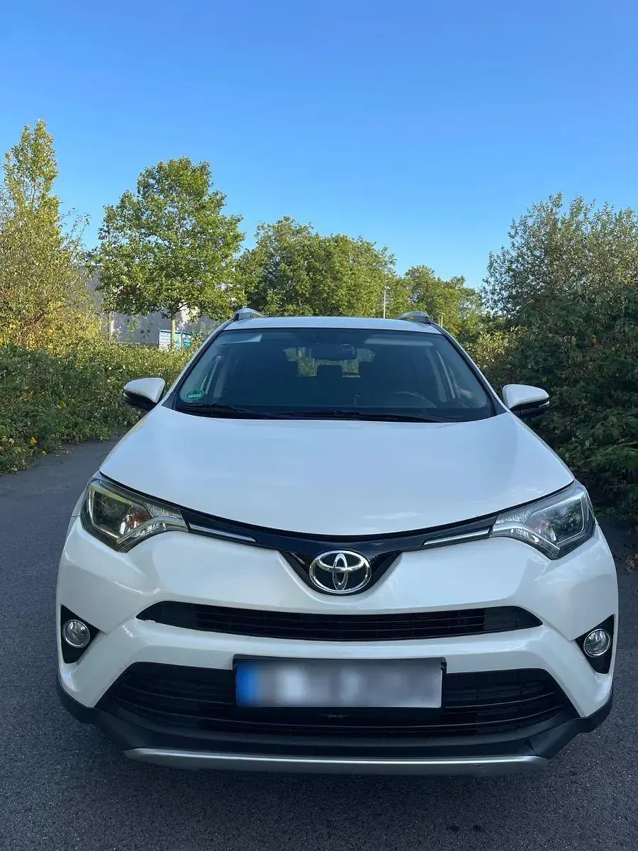 Gebraucht Toyota RAV4 143 PS (105 kW) 2016 Weiß SUV