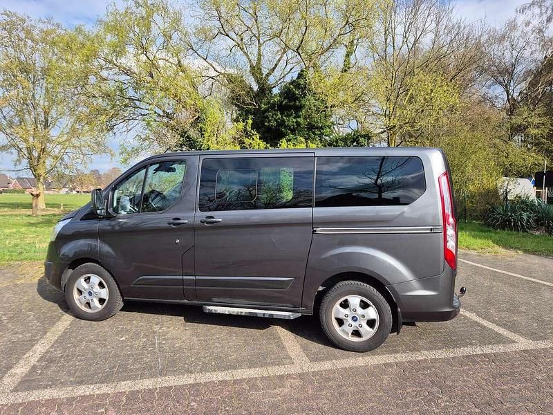 Gebraucht Ford Tourneo 170 PS (125 kW) 2016 Grau Van / Kleinbus