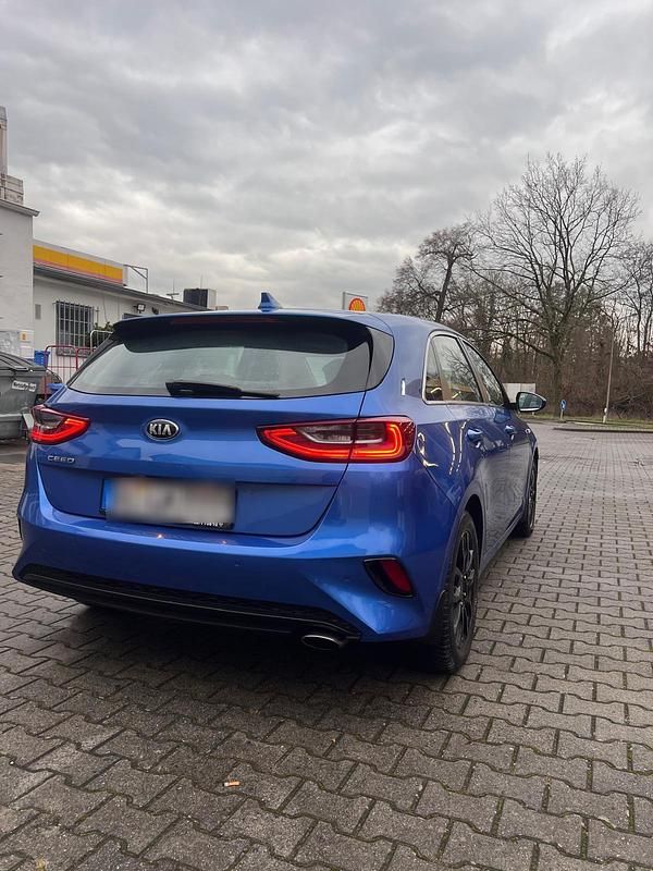 Gebraucht Kia Ceed Turbo 140 PS (102 kW) 2019 Blau Kleinwagen
