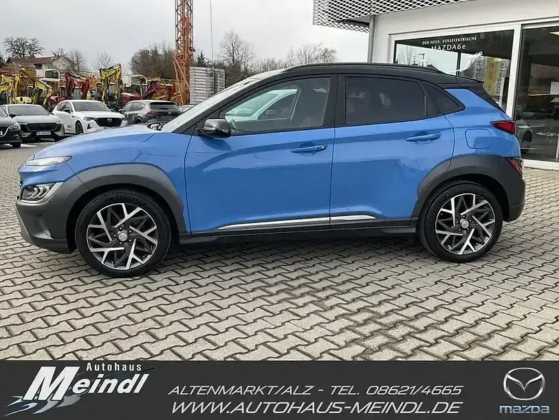 Gebraucht Hyundai Kona Prime 141 PS (103 kW) 2021 Surfy blue / phantom black roo SUV