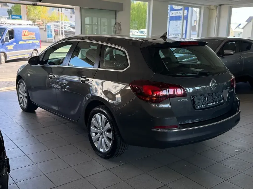 Używany Opel Astra Exklusiv 110 KM (80 kW) 2016 Szary Kombi