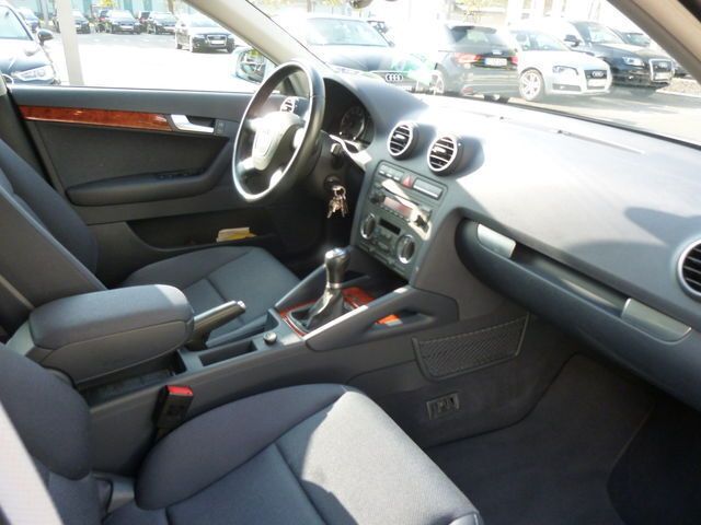 Gebraucht Audi A3 Sportback Ambiente 116 PS (85 kW) 2005 Blau metallic Kleinwagen