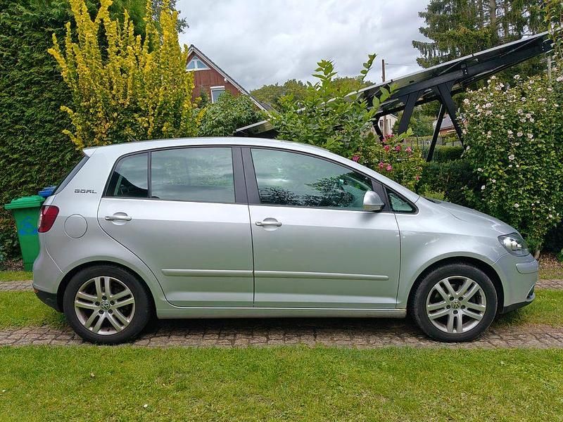 Silber Gebraucht 2006 VW Golf Plus Edition Van / Kleinbus | 3.200 € (Etwas zu teuer) - Bild 1/4