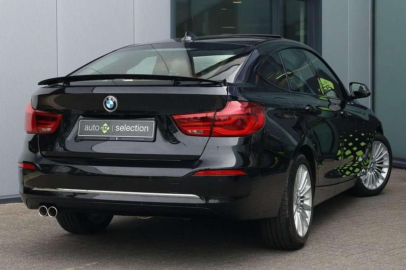 Gebraucht BMW 330 Executive 252 PS (185 kW) 2019 Saphirschwarz metallic Kleinwagen