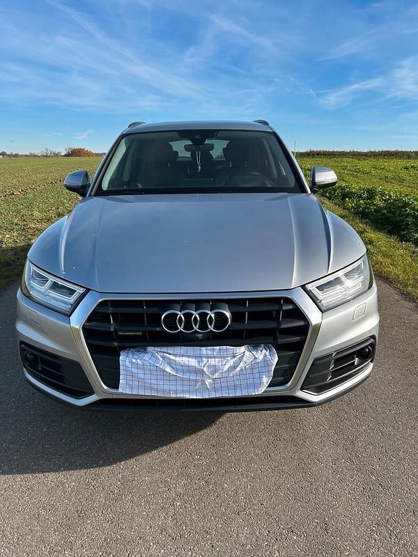 Silber Gebraucht 2019 Audi Q5 Design SUV | 37.900 € (Etwas zu teuer) - Bild 1/4