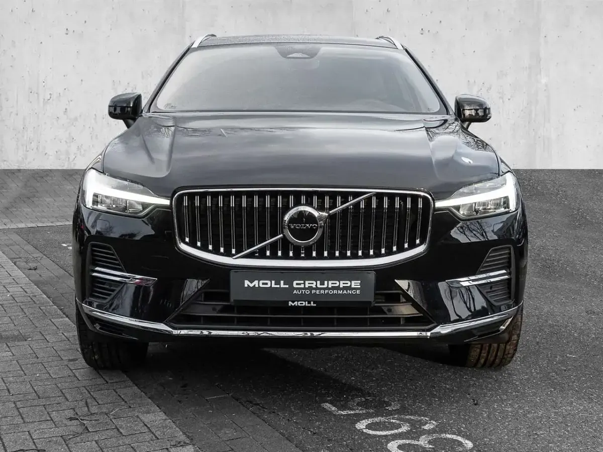 Używany Volvo XC60 Core 253 KM (186 kW) 2025 Czarny SUV