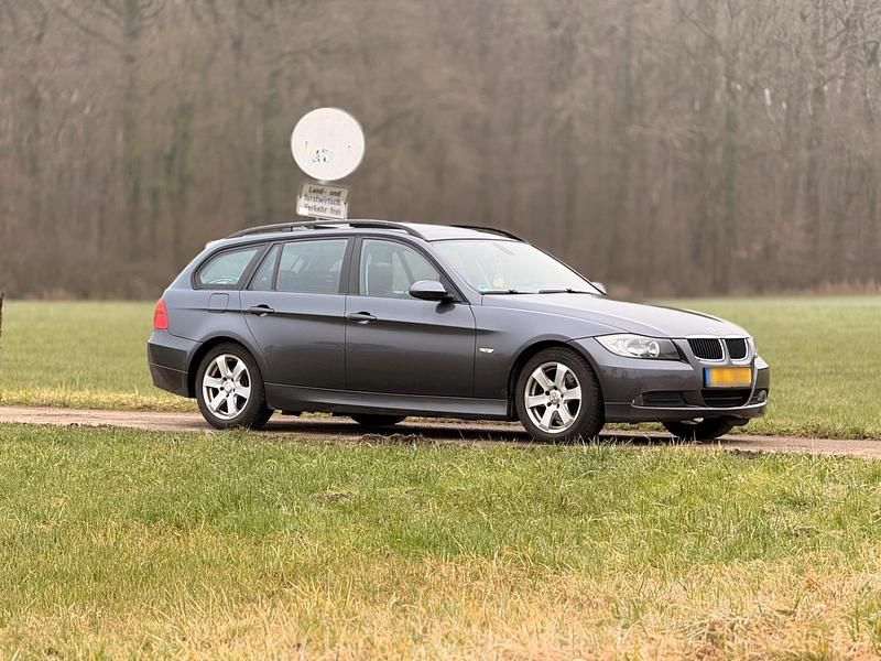 Gebraucht BMW 320 170 PS (125 kW) 2007 Grau Kombi