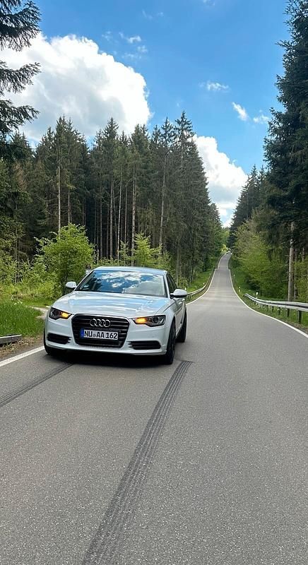 Weiß Gebraucht 2012 Audi A6 Limousine | 12.500 € - Bild 1/4