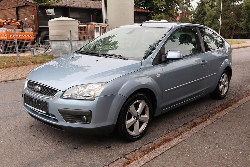 Blau Gebraucht 2005 Ford Focus Titanium Limousine | 800 € (Superpreis) - Bild 1/4