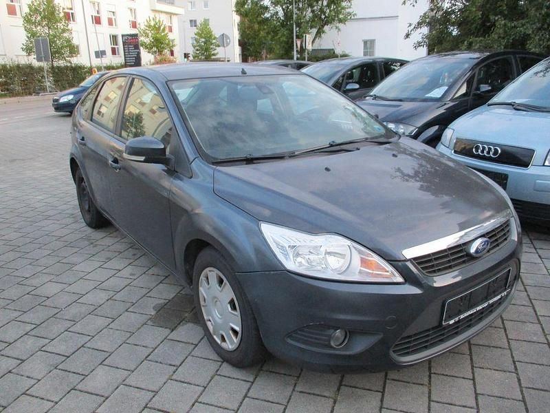 Grau Gebraucht 2009 Ford Focus Style Limousine | 3.990 € (Fairer Preis) - Bild 1/4
