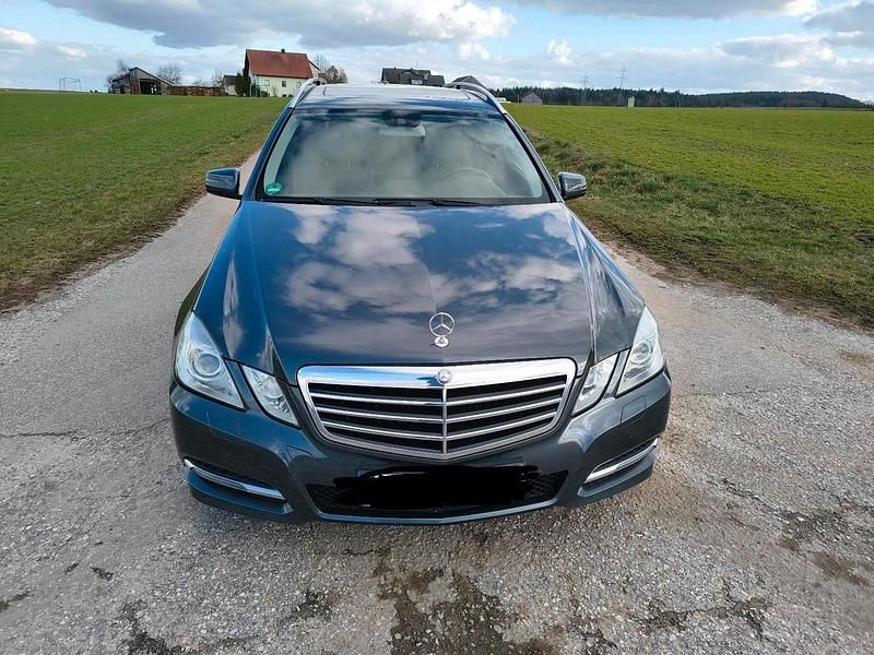 Gebraucht Mercedes E220 Avantgarde 170 PS (125 kW) 2013 Grau Kombi
