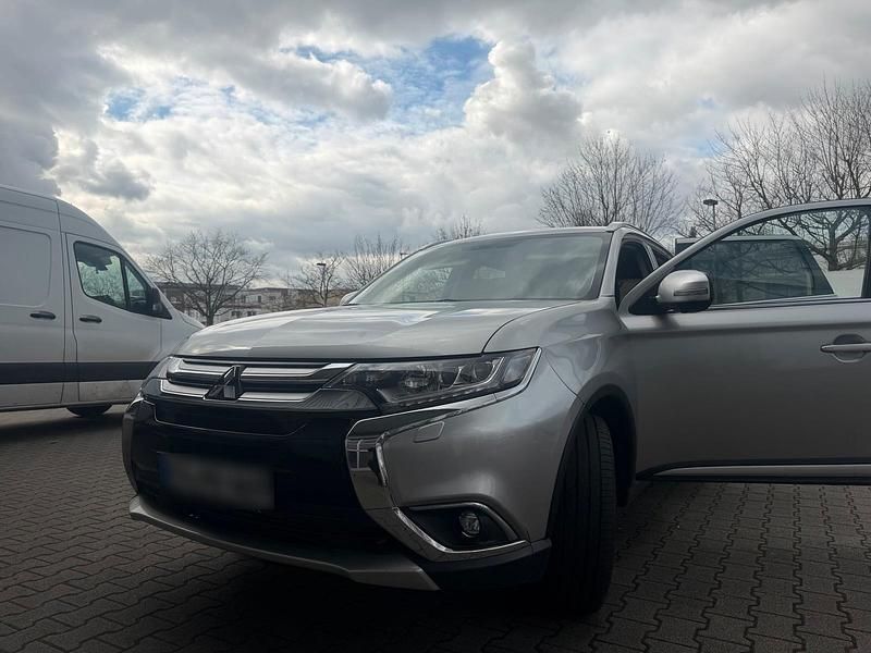 Gebraucht Mitsubishi Outlander Top 150 PS (110 kW) 2018 Grau SUV
