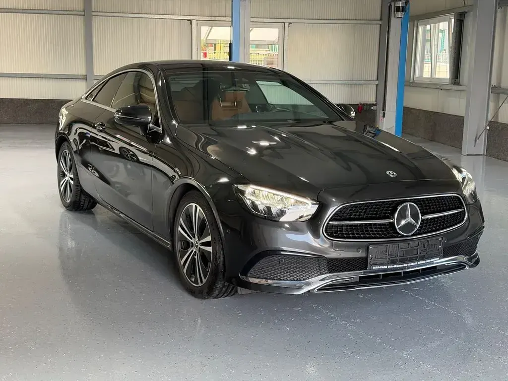 Gebraucht Mercedes E220 194 PS (142 kW) 2022 Grau Coupé