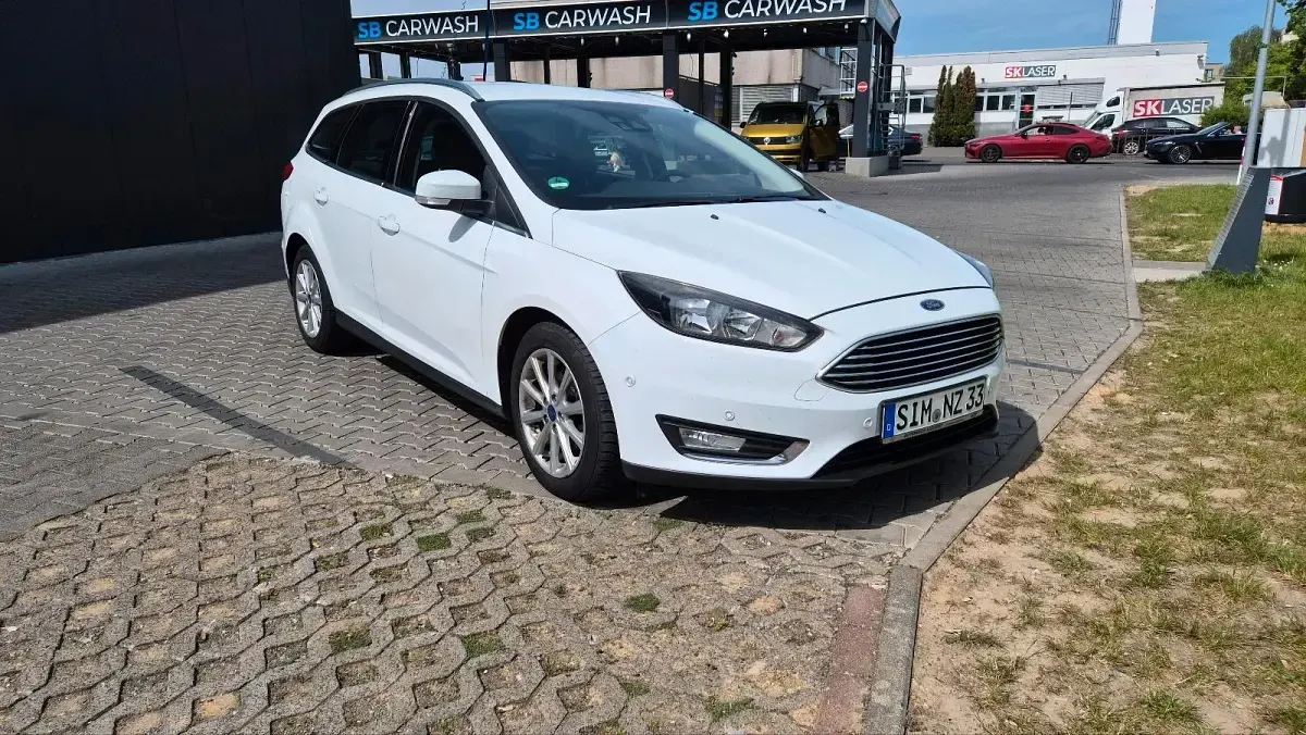 Usado Ford Focus 120 CV (88 kW) 2015 Blanco Familiar