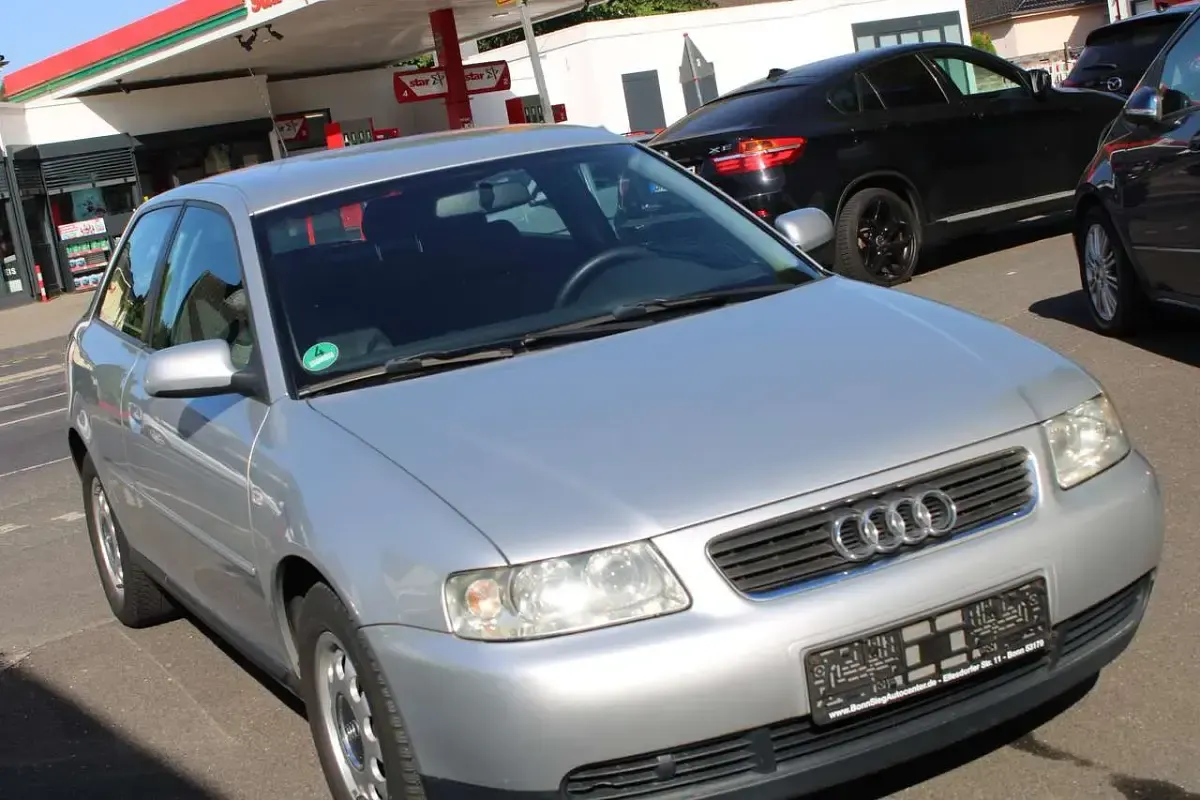 Gebraucht Audi A3 Attraction 101 PS (74 kW) 2002 Silber Kleinwagen