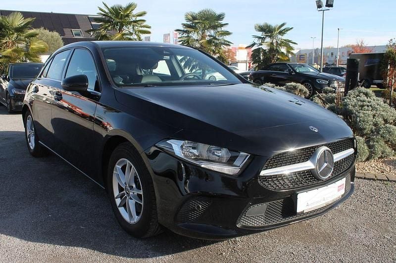 Schwarz Gebraucht 2019 Mercedes A200 Limousine | 19.890 € (Guter Preis) - Bild 1/4