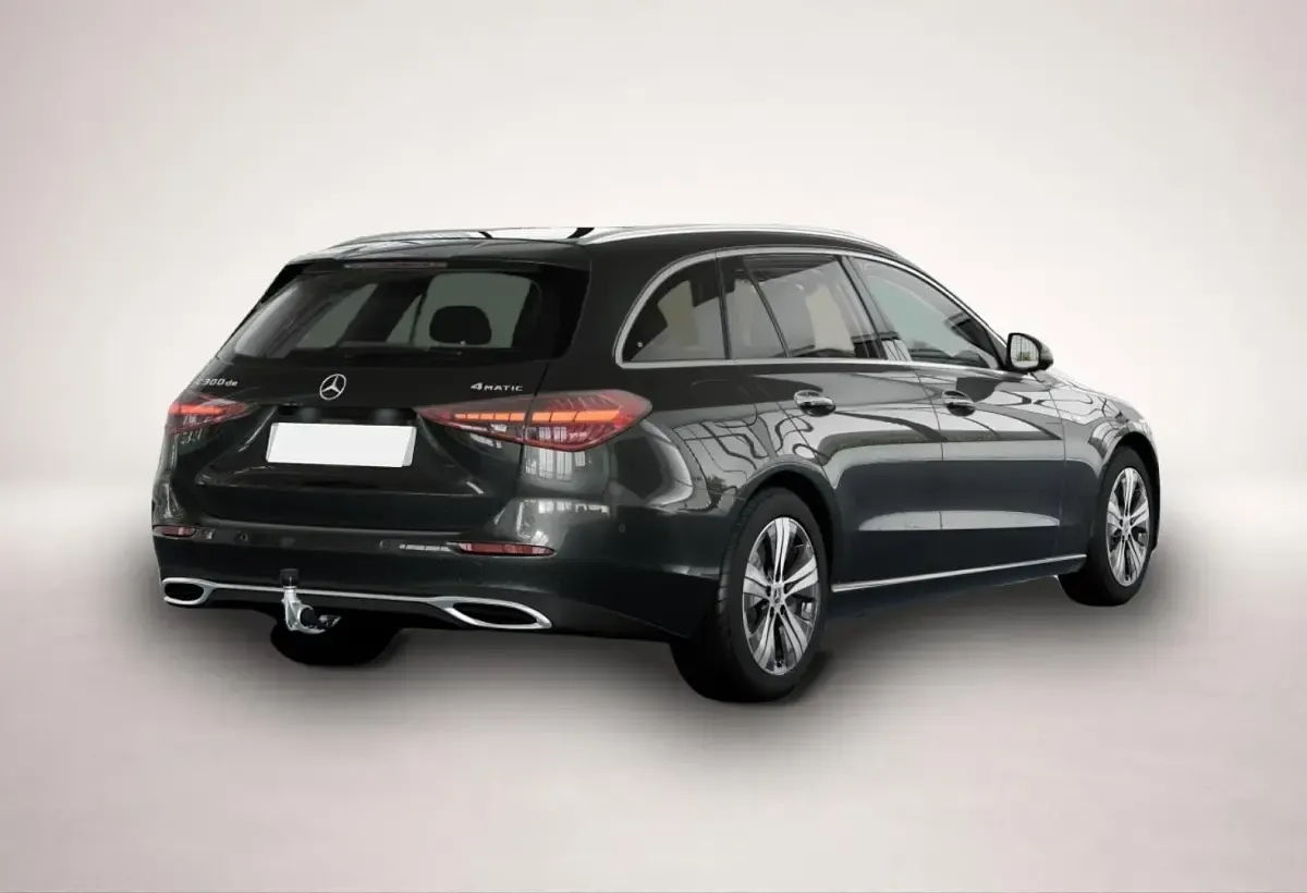 Gebraucht Mercedes C300 197 PS (144 kW) 2025 Manufacturer