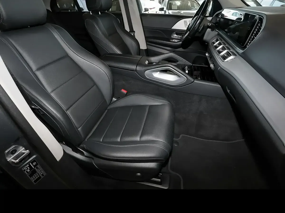 Gebraucht Mercedes GLE400 330 PS (242 kW) 2023 Metalliclack selenitgrau SUV