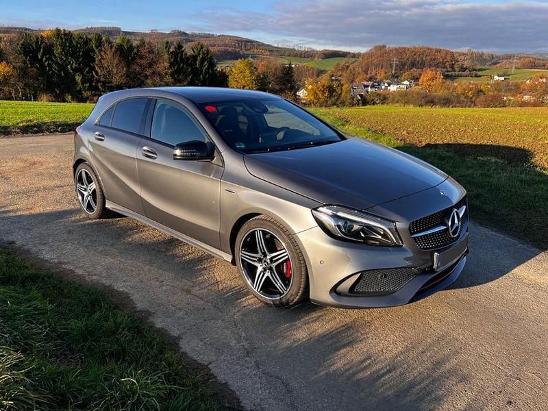 Gebraucht Mercedes A250 AMG line 218 PS (160 kW) 2017 Grau Limousine