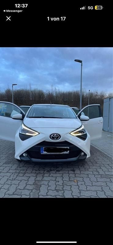 Weiß Gebraucht 2021 Toyota Aygo Kleinwagen | 10.500 € (Fairer Preis) - Bild 1/4