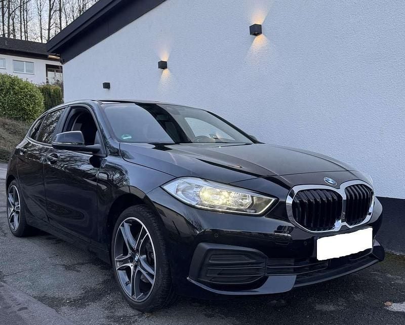 Schwarz Gebraucht 2021 BMW 116 Kleinwagen | 14.990 € (Guter Preis) - Bild 1/4