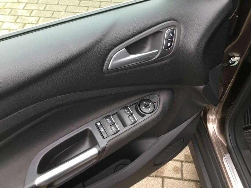 Gebraucht Ford C-MAX Titanium 125 PS (91 kW) 2016 Braun Van / Kleinbus