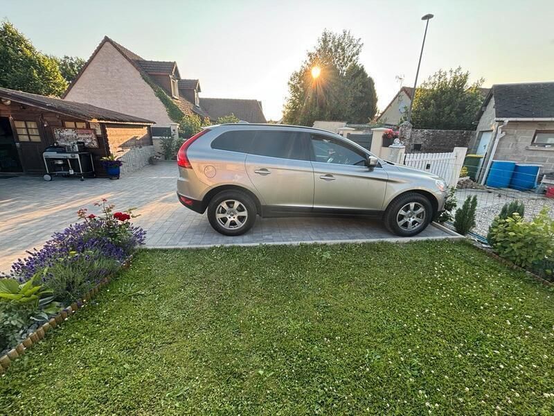 Silber Gebraucht 2010 Volvo XC60 SUV | 11.850 € (Etwas zu teuer) - Bild 1/4