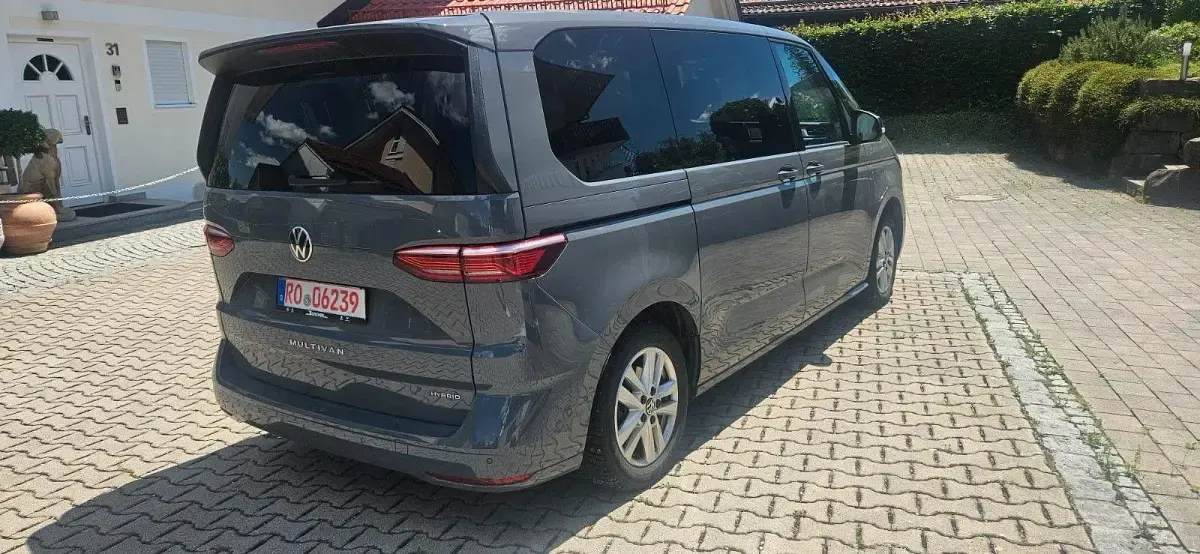 Gebraucht VW Multivan Life 218 PS (160 kW) 2022 Pure grey Van / Kleinbus