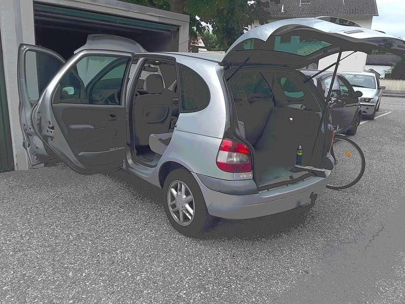 Silber Gebraucht 2001 Renault Scénic Authentique Van / Kleinbus | 600 € (Superpreis) - Bild 1/4