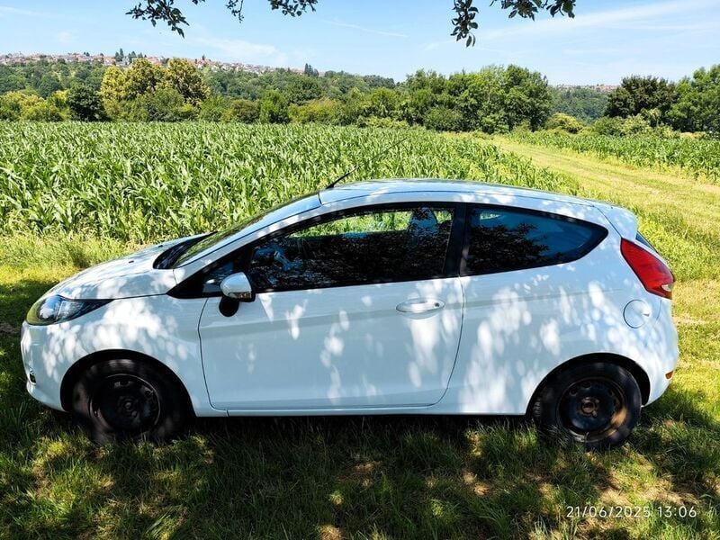 Gebraucht Ford Fiesta Champions Edition 60 PS (44 kW) 2012 Weiß Kleinwagen