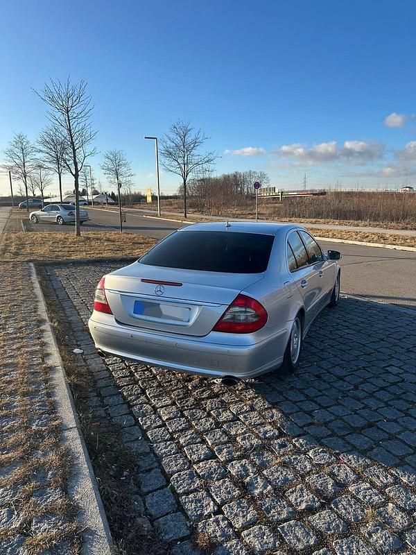 Gebraucht Mercedes E280 190 PS (139 kW) 2007 Silber Limousine