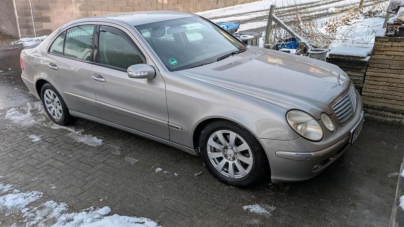 Gebraucht Mercedes E220 2003 Grau Limousine
