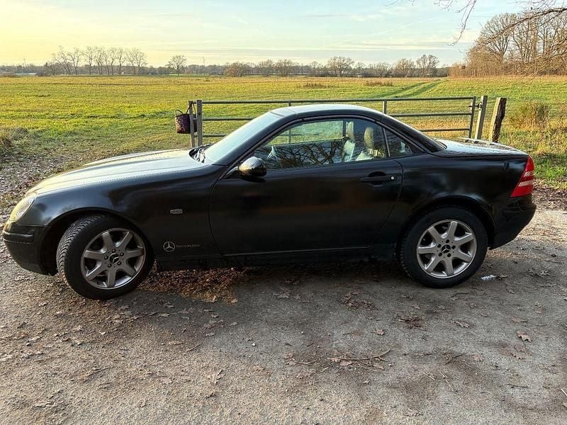 Schwarz Gebraucht 1999 Mercedes SLK200 Cabrio | 2.350 € (Fairer Preis) - Bild 1/4