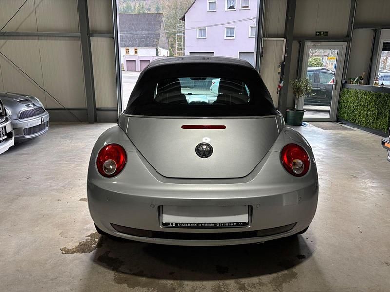Gebraucht VW New Beetle Freestyle 102 PS (75 kW) 2010 Silber Kleinwagen