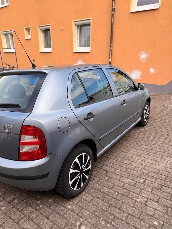 Blau Gebraucht 2003 Skoda Fabia Limousine | 2.600 € (Teuer) - Bild 1/4