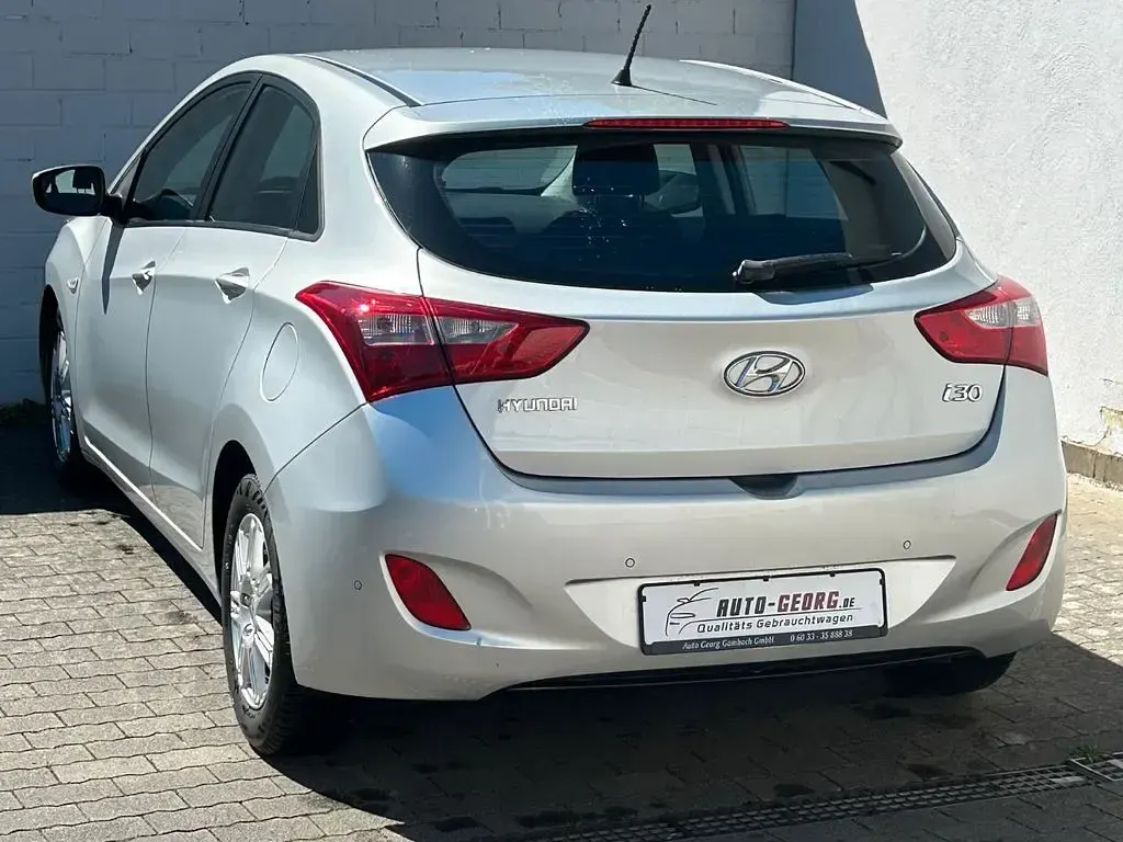 Gebraucht Hyundai i30 Classic 99 PS (72 kW) 2013 Silber Limousine
