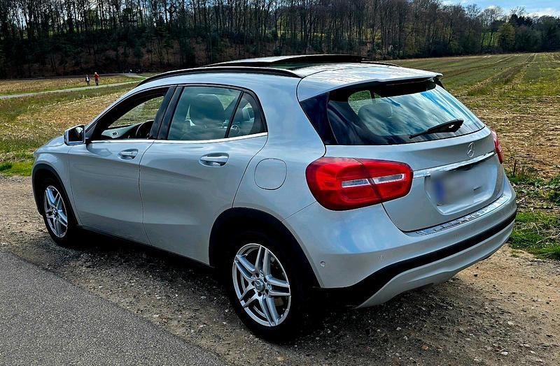 Gebraucht Mercedes GLA200 156 PS (114 kW) 2015 Silber SUV